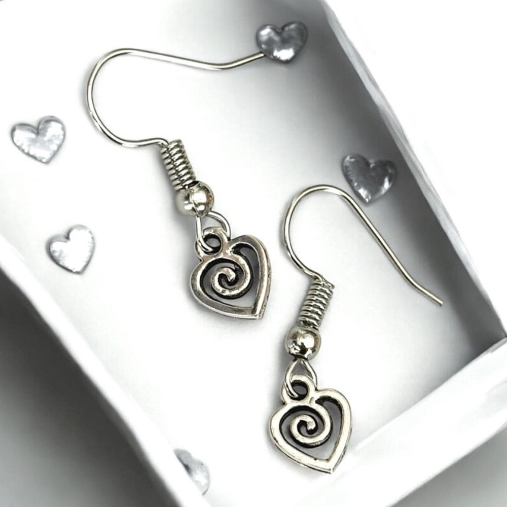 5 For $25💫Tiny Silver Groovy Swirl Heart Dangles Earrings